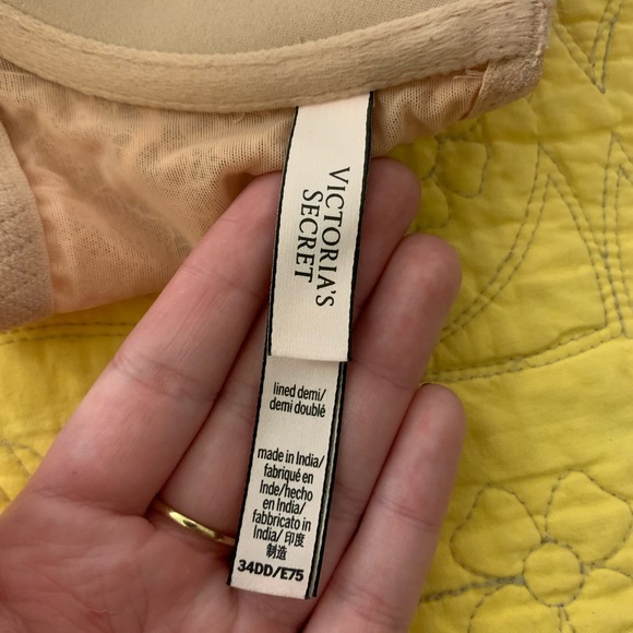Victoria’s Secret front close bra - Picture 4 of 11